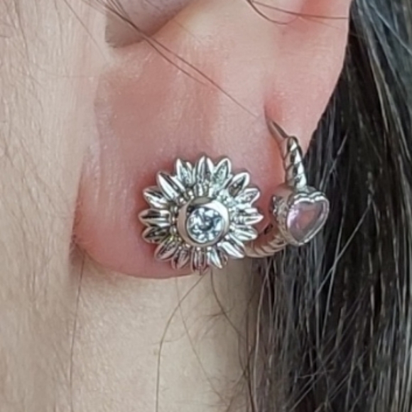 SUNFLOWER 925 Stud Earrings with  Simulated Diamond - Picture 6 of 10